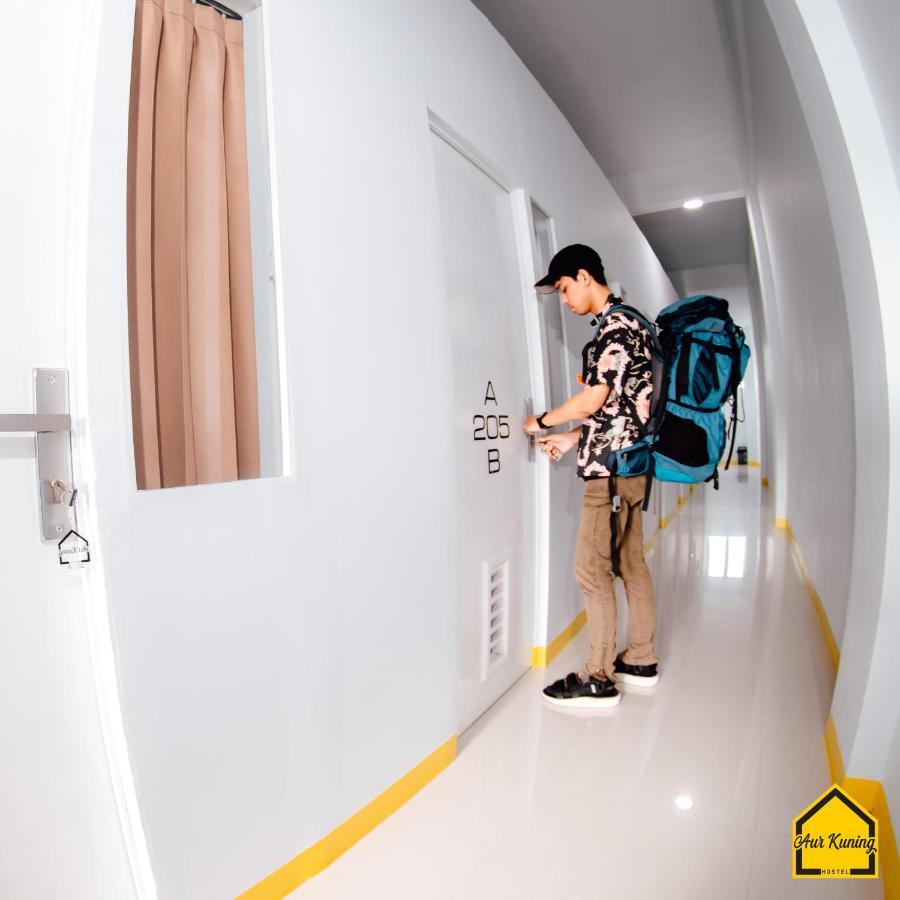 Aur Kuning Hostel Syariah بوغيتّينغي المظهر الخارجي الصورة