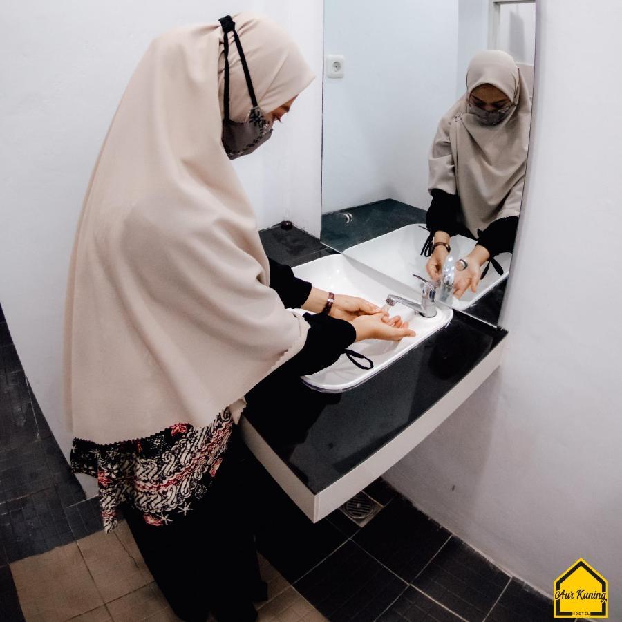 Aur Kuning Hostel Syariah بوغيتّينغي المظهر الخارجي الصورة